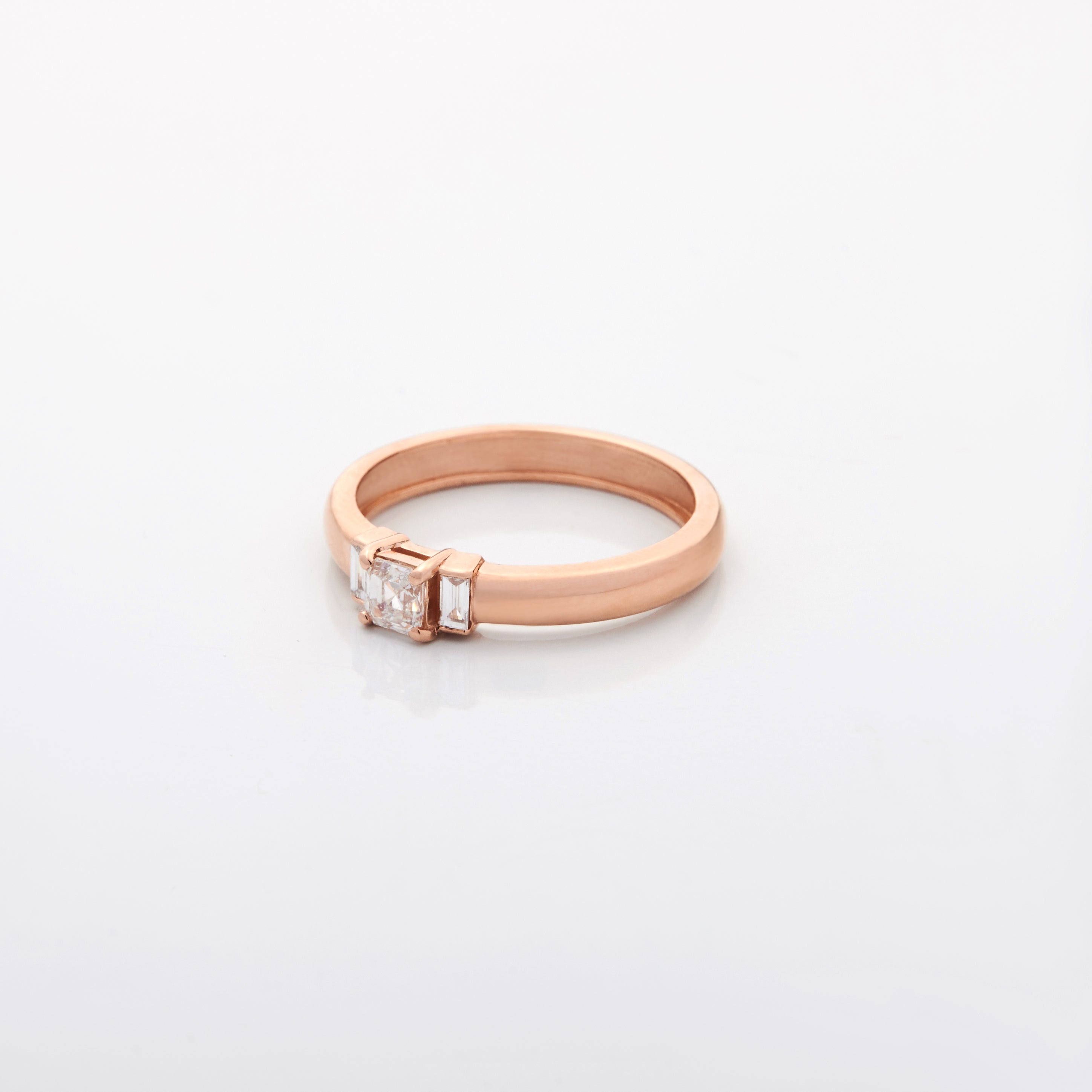 Gold Ring with Asscher Diamond 0,3 ct