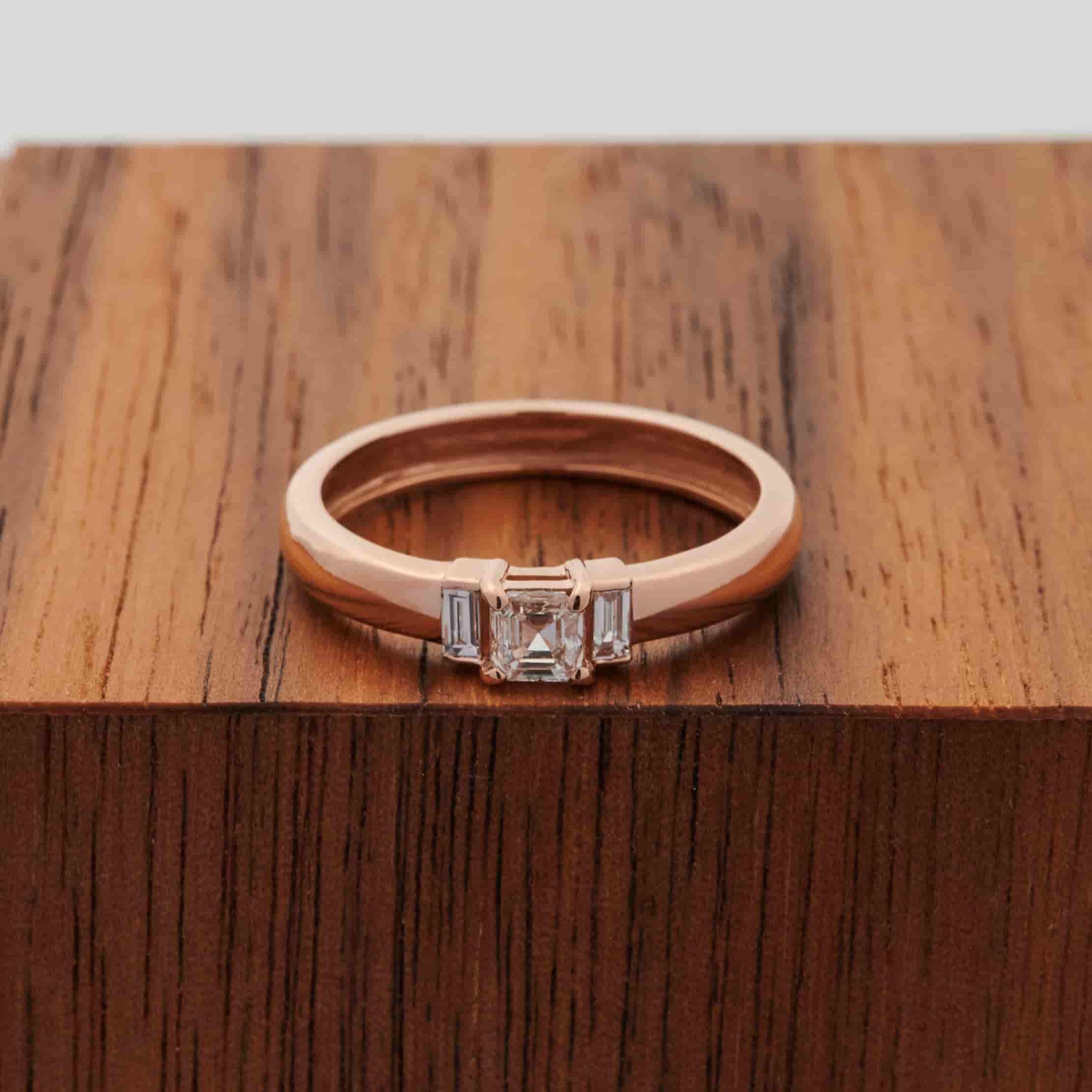 Gold Ring with Asscher Diamond 0,3 ct