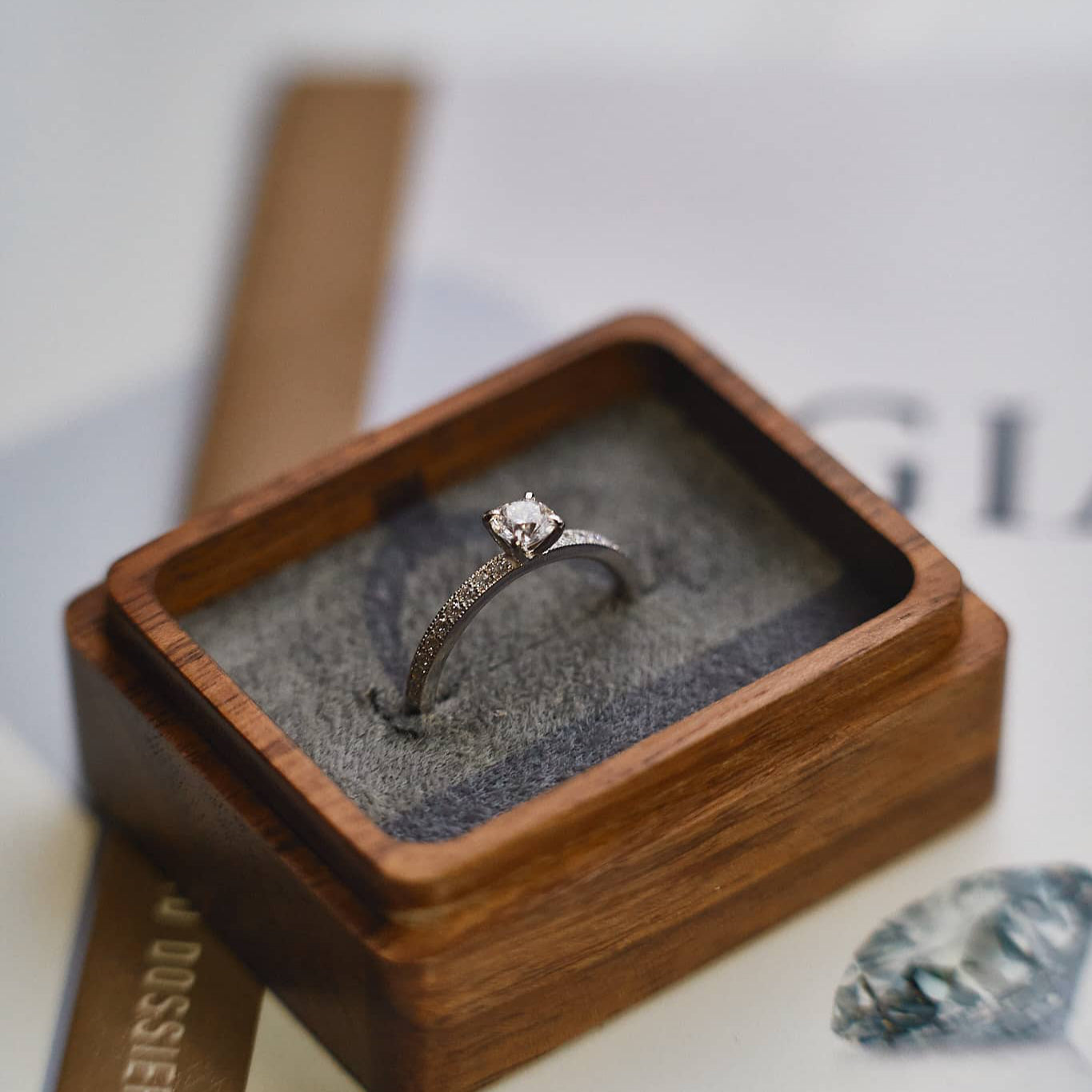 Gold Ring with Round Diamond 0,5 ct