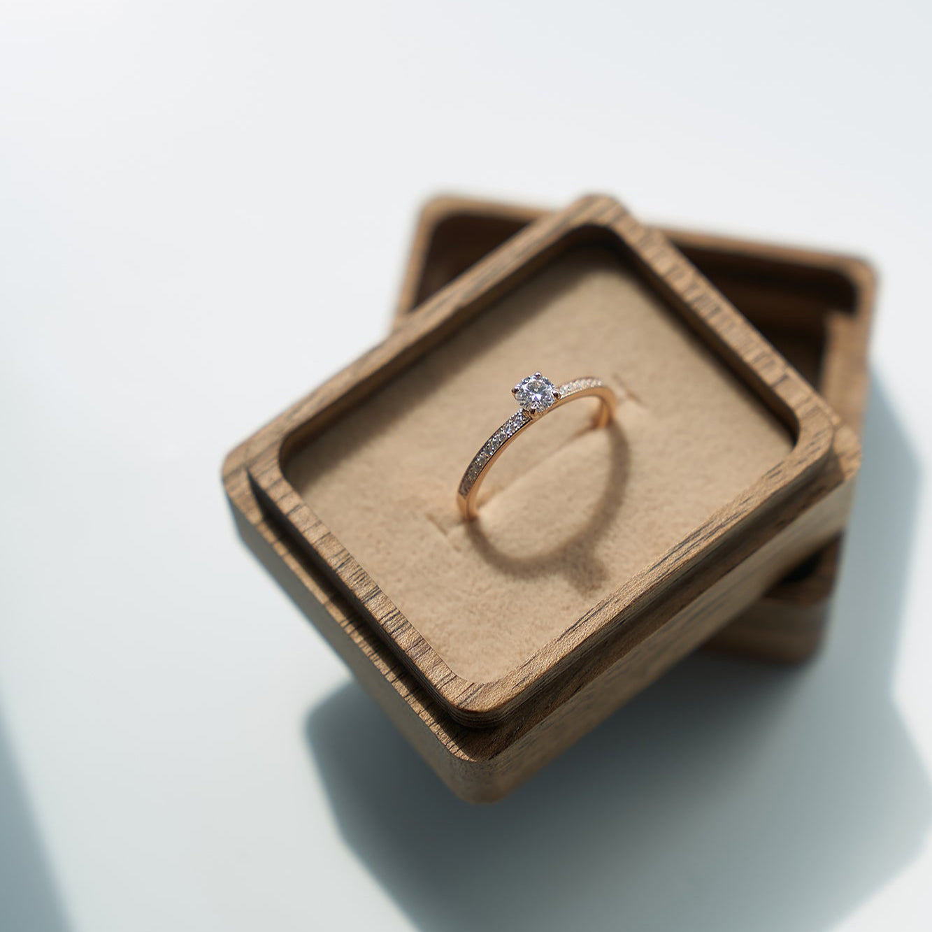 Gold Ring with Round Diamond 0,3 ct