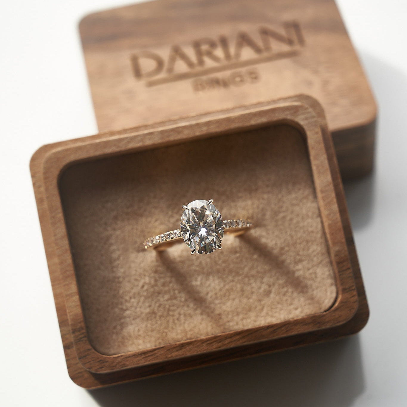 Gold Ring with Oval Diamond 2 ct