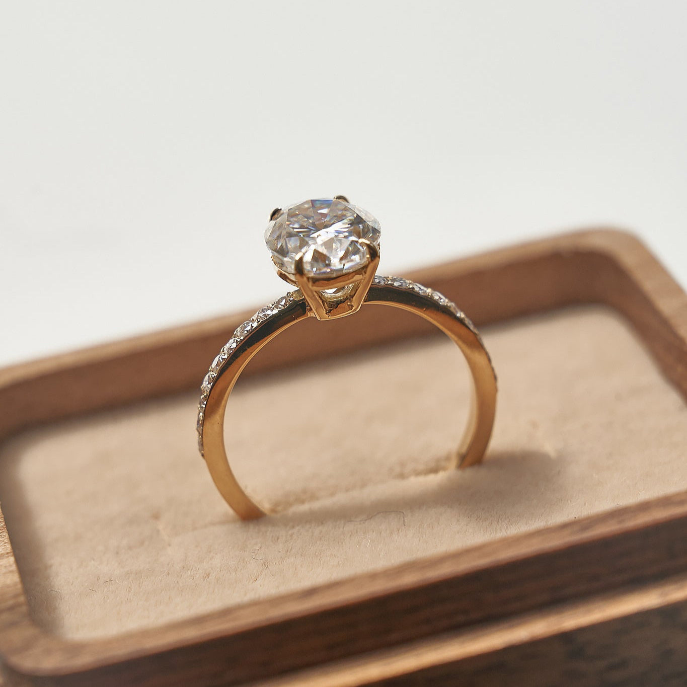 Gold Ring with Oval Diamond 2 ct