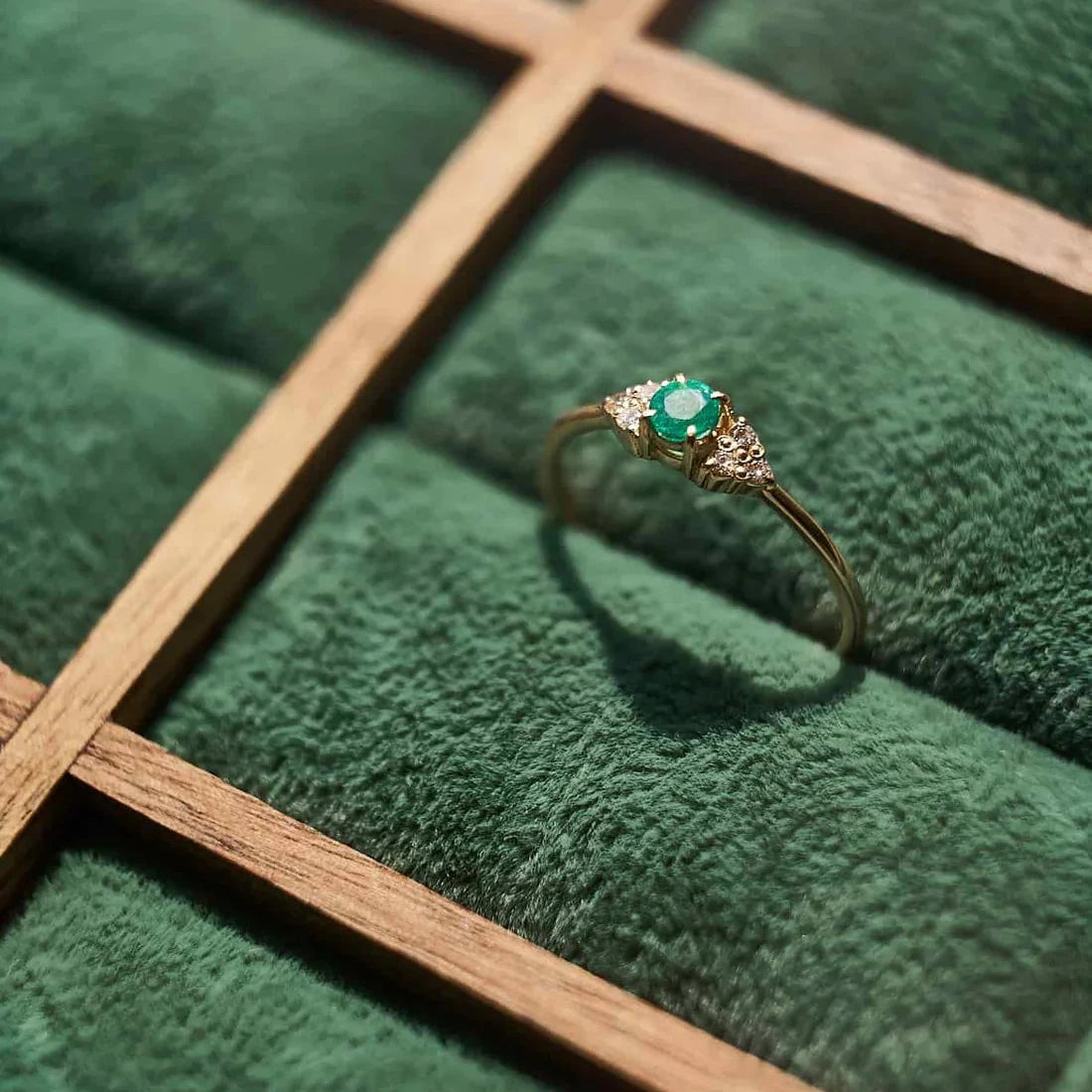 Gold Ring with Round cut Emerald and Diamonds