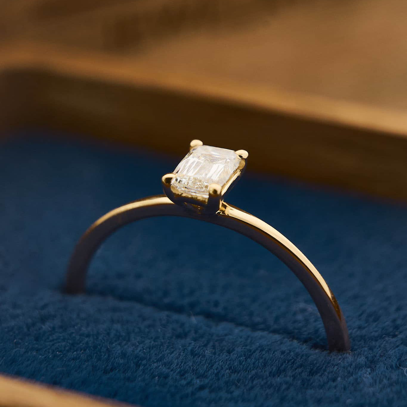 Gold Ring with Emerald Diamond 0,3 ct