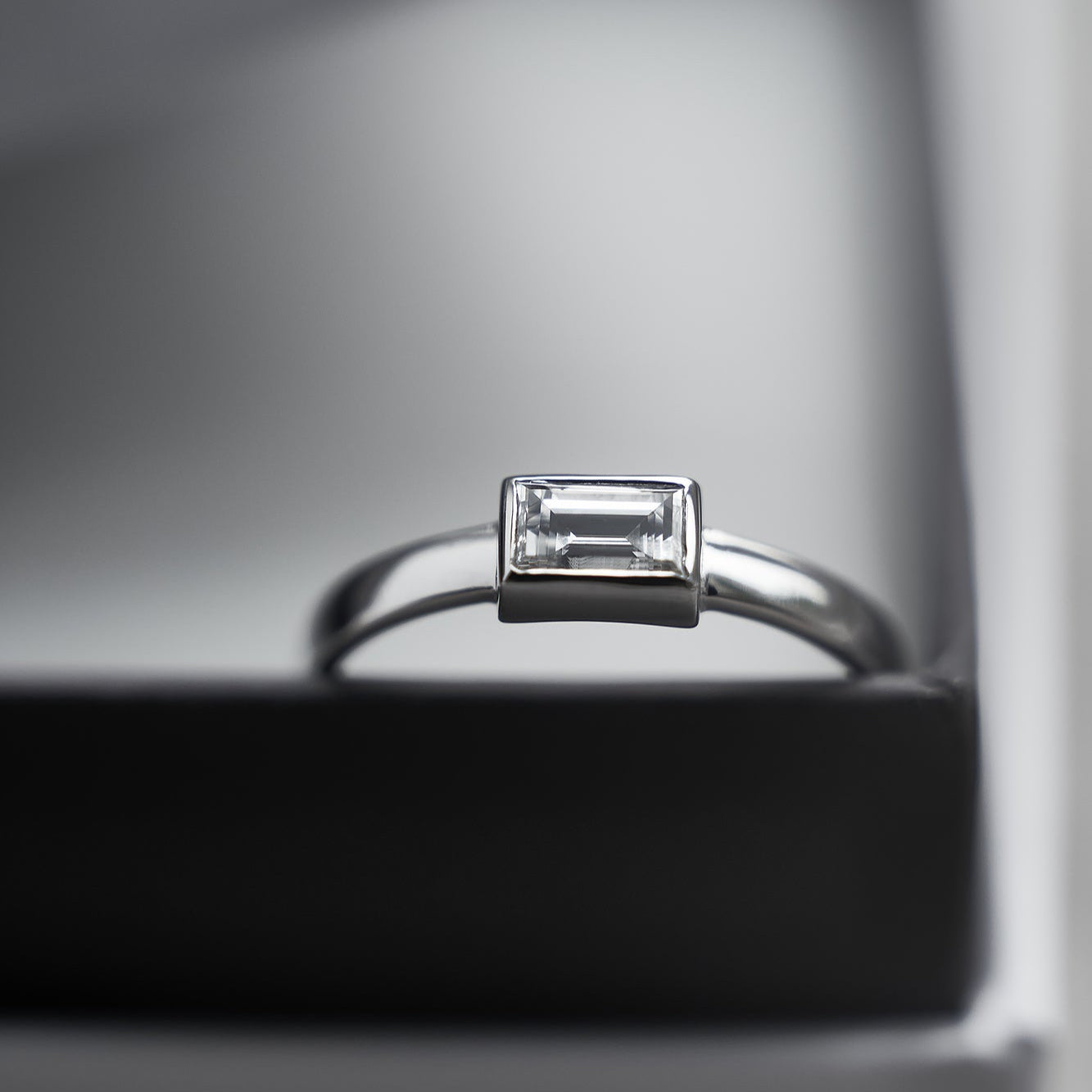 Gold Ring with Baguette Diamond 0,5 ct