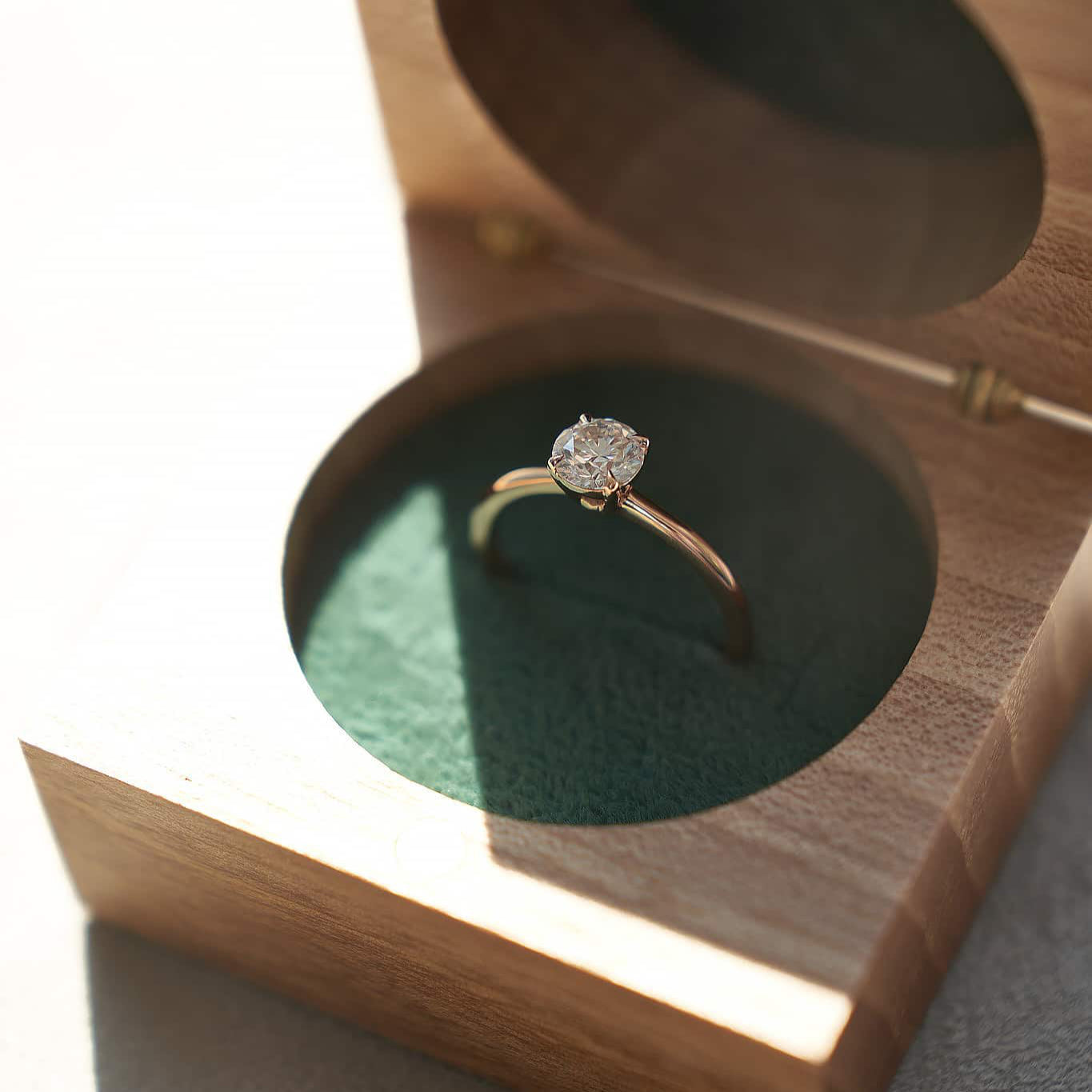 Gold Ring with Round Diamond 0,5 ct