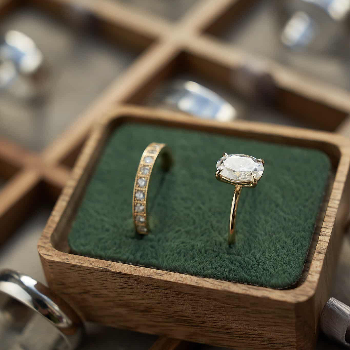 Gold Ring with Oval Diamond 2 ct