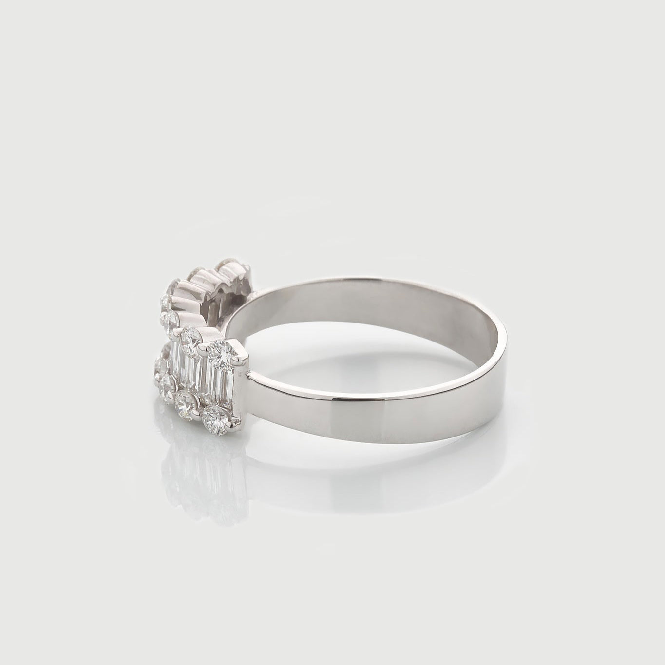 Gold Ring with Baguette & Round Diamonds