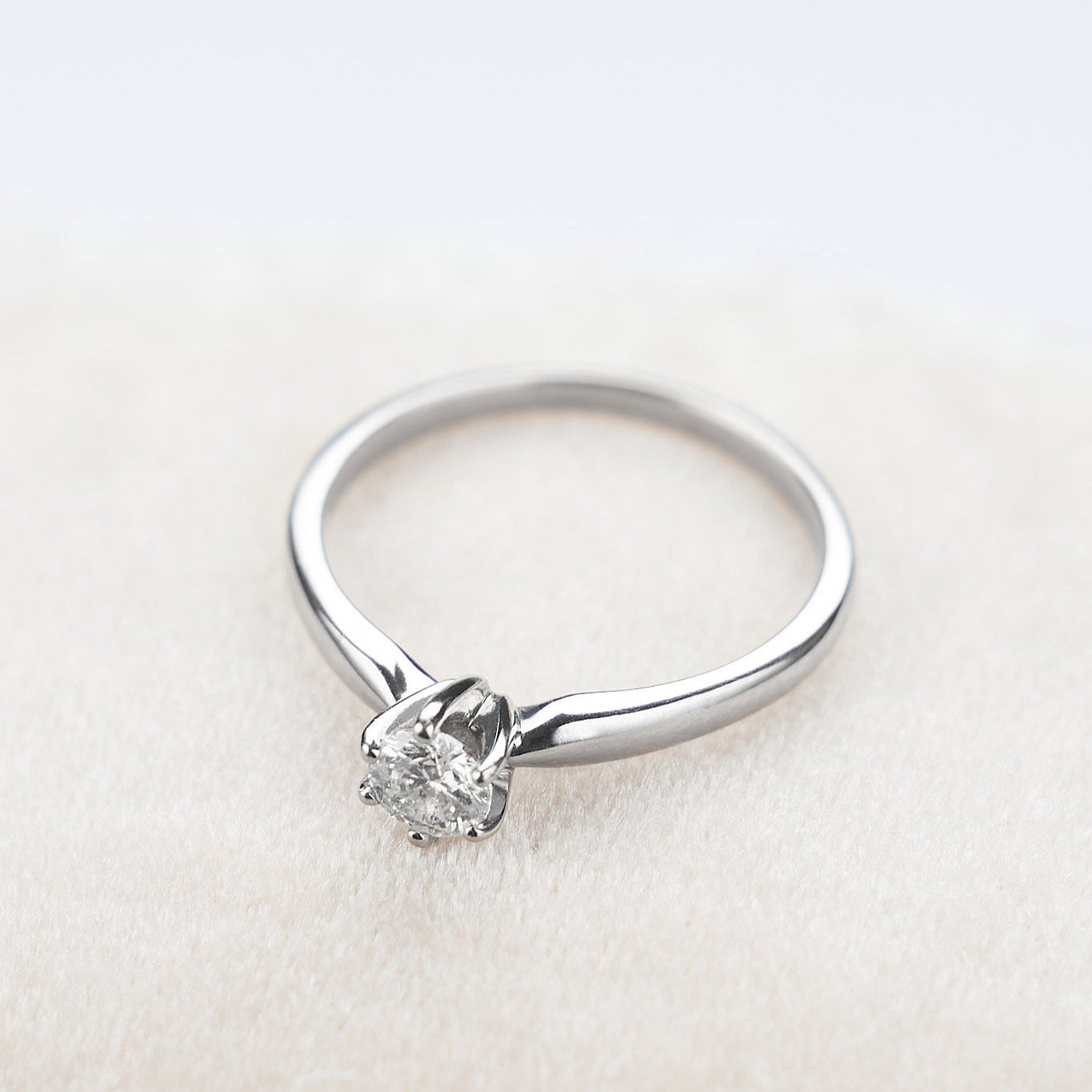 Gold Ring with Round Diamond 0,5 ct