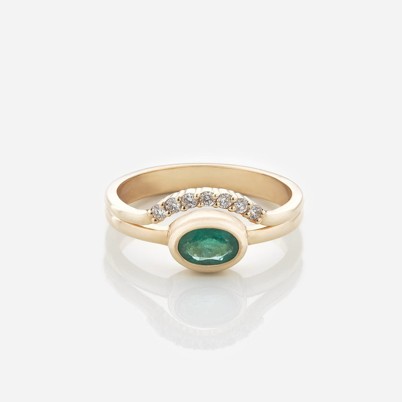 Gold Ring set with Emerald and Diamonds