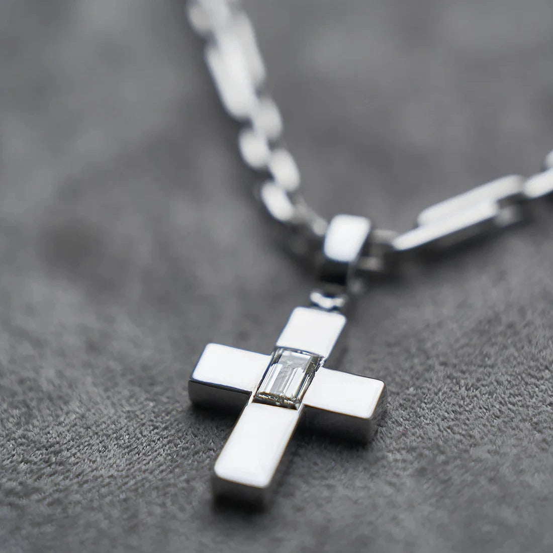 Gold Necklace with Baguette Diamond 0,5 ct