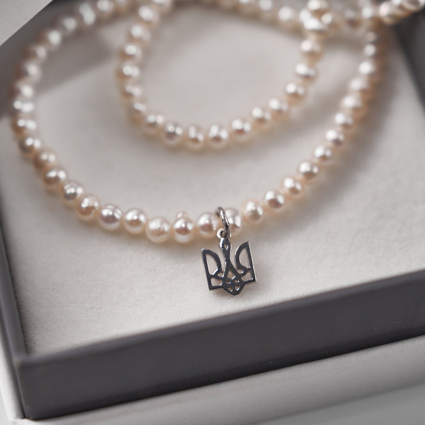 Gold Necklace with Pearls