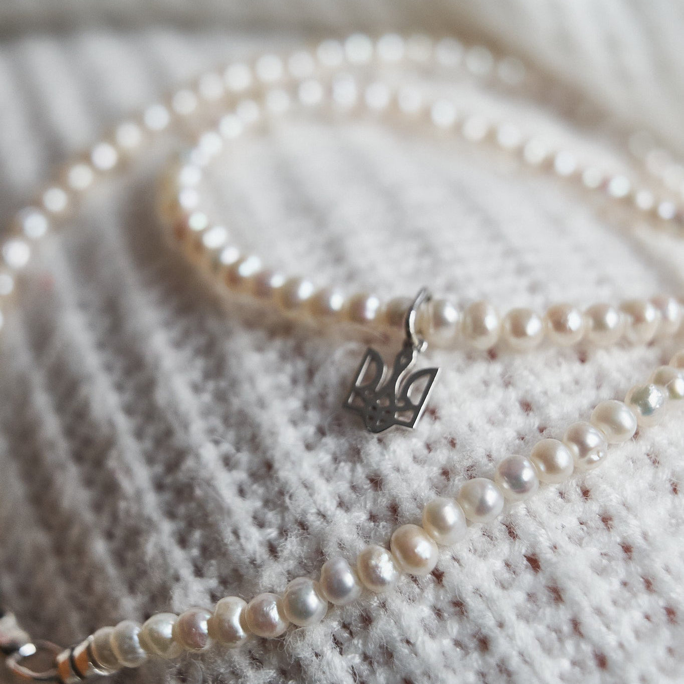 Gold Necklace with Pearls