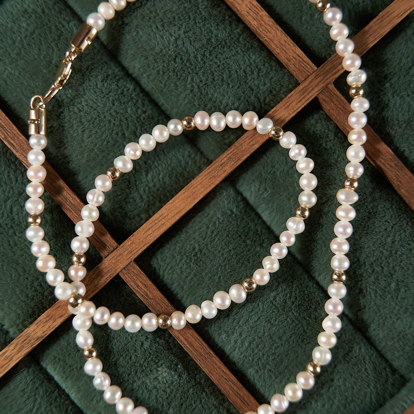 Gold Necklace with Pearls