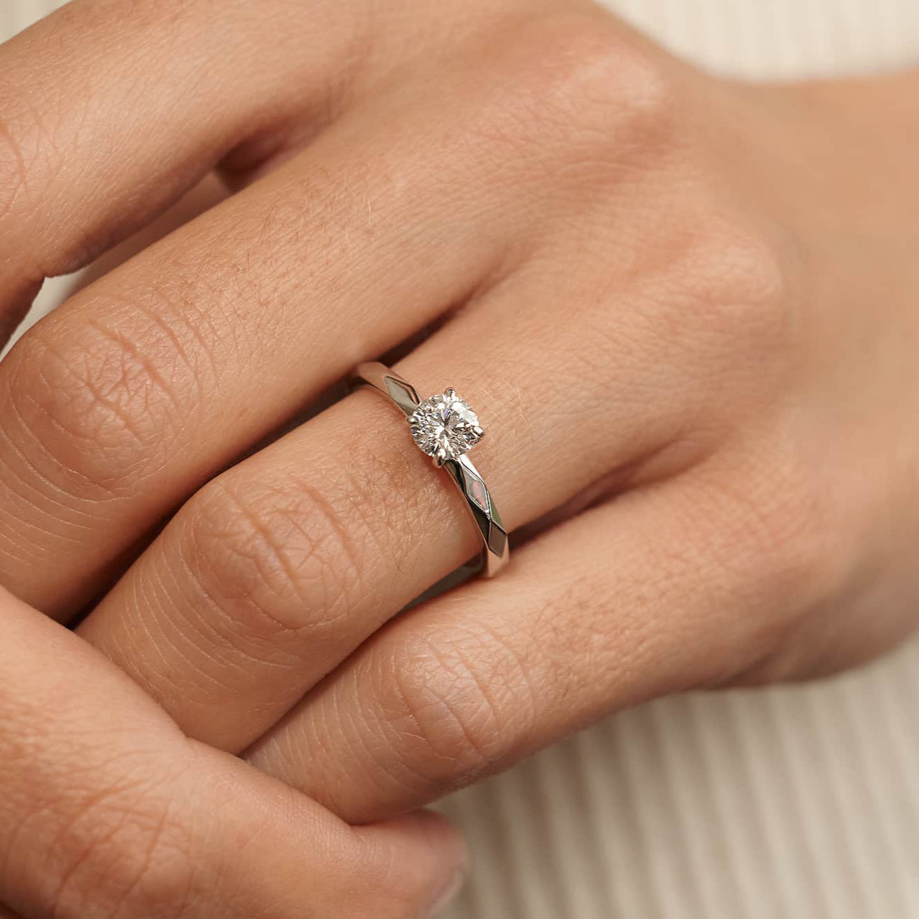 Gold Ring with Round Diamond 0,5 ct