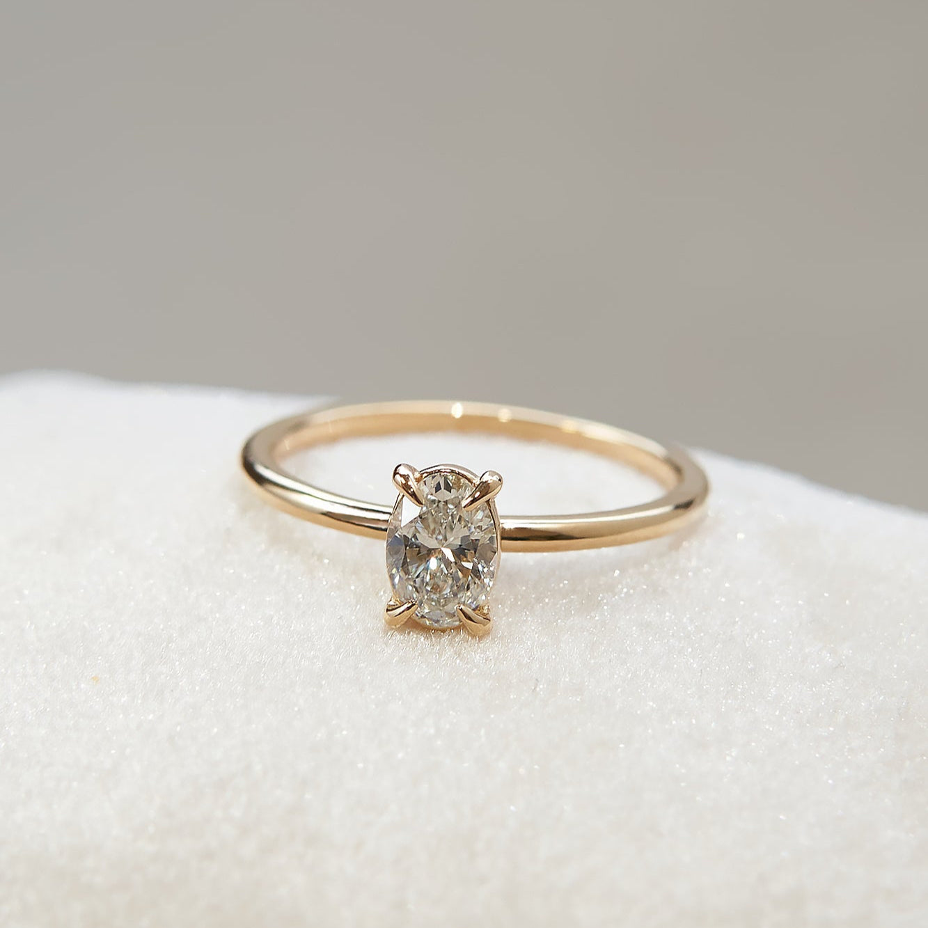 Gold Ring with Oval Diamond 0,5 ct