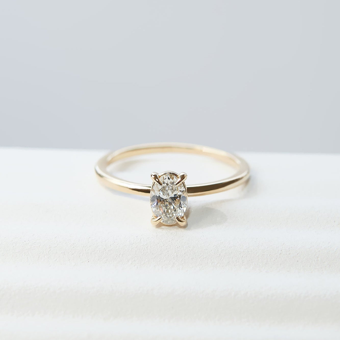 Gold Ring with Oval Diamond 0,5 ct