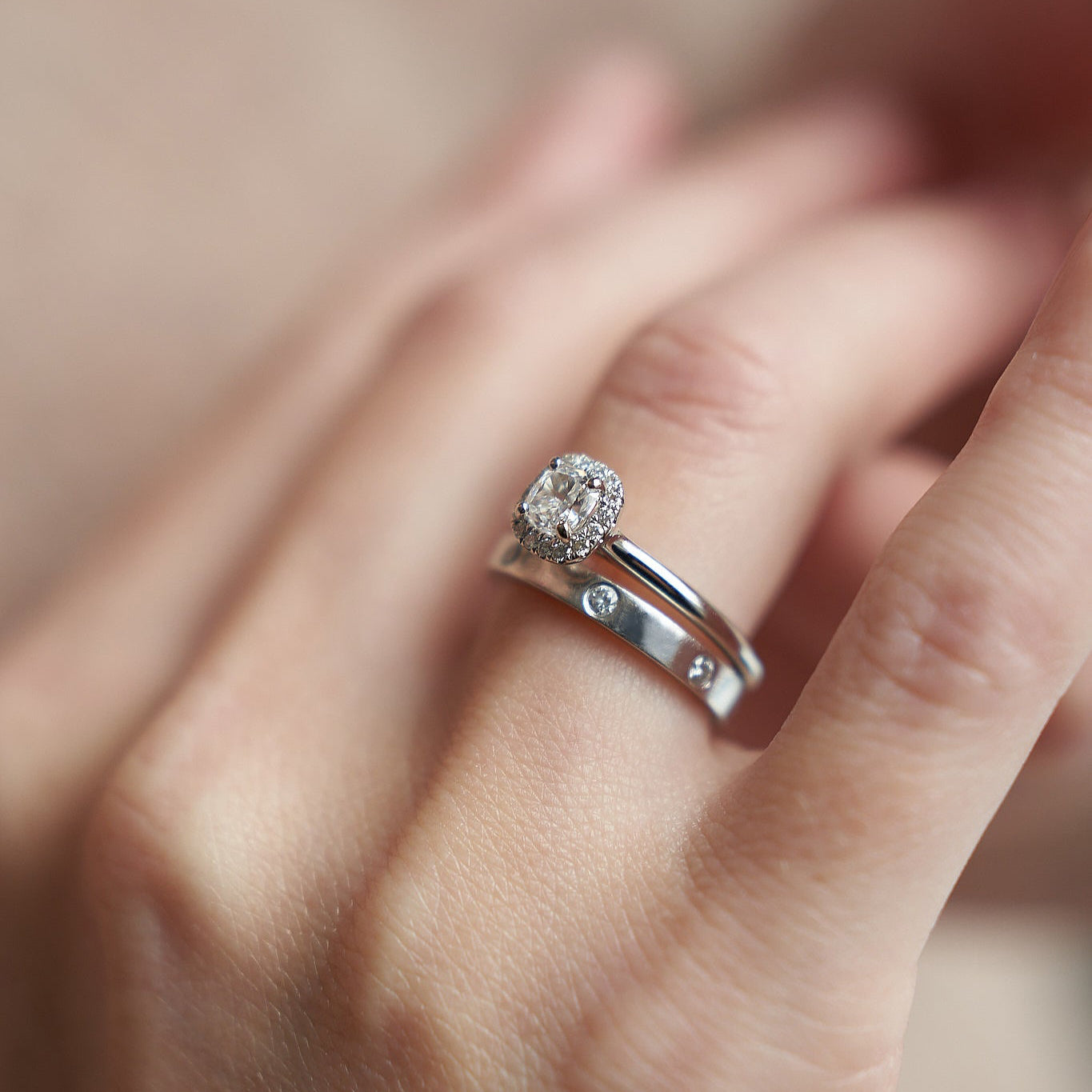 Gold Ring with Cushion Diamond 0,5 ct